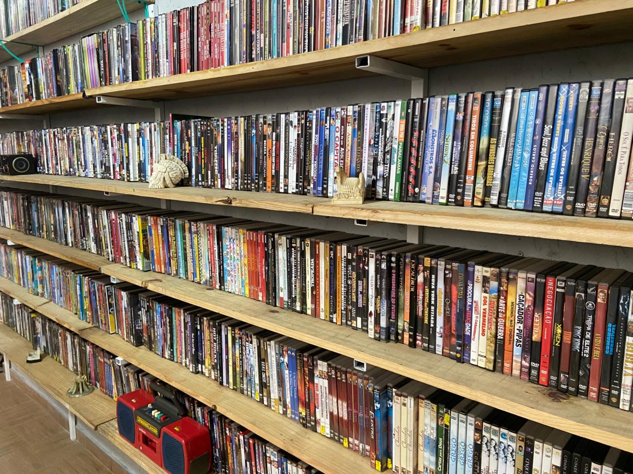 Acervo de DVDs do Sebo Dom Manuel